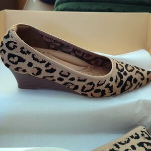 Vivaia Aria Wedge Pointed Toe Shoes size 41.5